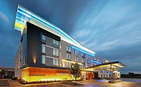 Aloft Bolingbrook Hotel